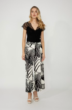 Load image into Gallery viewer, Frank Lyman 256200 Floral Casual Wide-leg Trousers SS25
