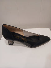 Load image into Gallery viewer, Hispanitas Soho Black HV242560 Pump SS25 128
